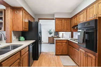 635 Shryer Avenue W, Roseville, MN 55113 - Photo 25