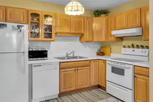10401 Cedar Lake Rd, Hopkins, MN 55305 - Photo 7