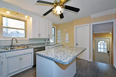 1901 Hyacinth Avenue E, Saint Paul, MN 55119 - Photo 9