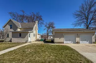 672 S Anna Ave, Lake Crystal, MN 56055 - Photo 1