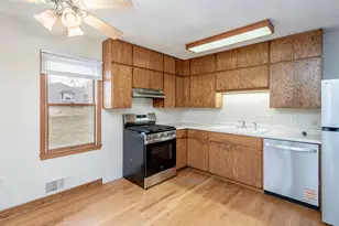 2078 Sloan St, Maplewood, MN 55117 - Photo 5