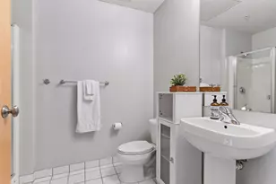 290 Market St, Minneapolis, MN 55405 - Photo 27