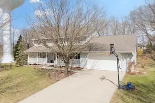 2217 Baihly Summit Dr SW, Rochester, MN 55902 - Photo 3