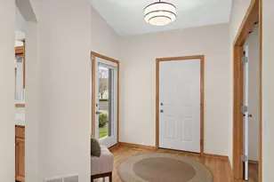 7912 Victoria Curve, Saint Louis Park, MN 55426 - Photo 3