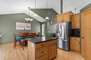 1776 McMenemy St, Maplewood, MN 55117 - Photo 11