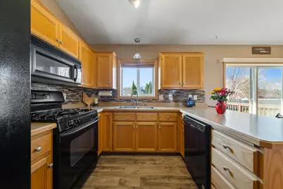 729 Obrien Parkway, Belle Plaine, MN 56011 - Photo 5