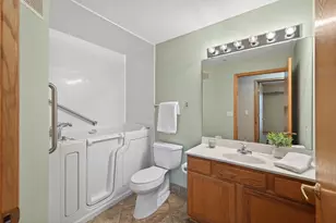 2496 County Rd C2 W, Roseville, MN 55113 - Photo 21