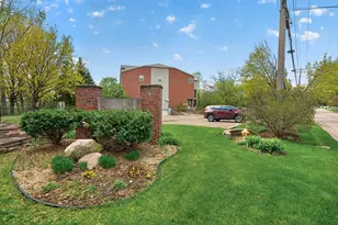 2496 County Rd C2 W, Roseville, MN 55113 - Photo 3
