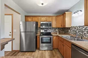 2496 County Rd C2 W, Roseville, MN 55113 - Photo 9