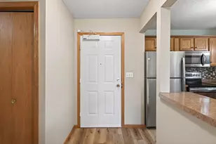 2496 County Rd C2 W, Roseville, MN 55113 - Photo 25