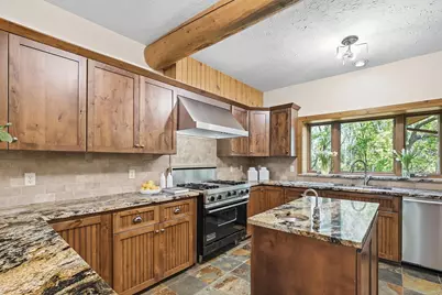 2050 Oakwood Ridge, Chanhassen, MN 55317 - Photo 31