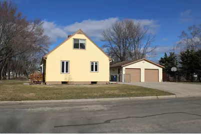 709 W 6th Street, Morris, MN 56267 - Photo 1
