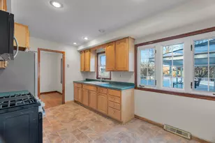 9109 Queen Ave S, Bloomington, MN 55431 - Photo 9