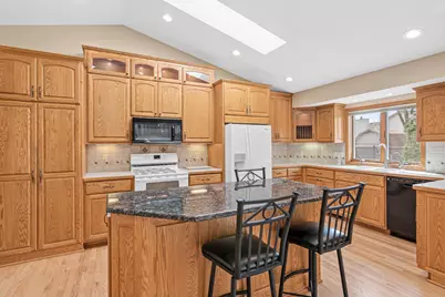 12465 90th Place N, Maple Grove, MN 55369 - Photo 3