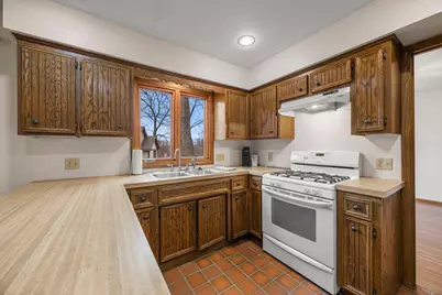 9449 Woodridge Drive, Eden Prairie, MN 55347 - Photo 25