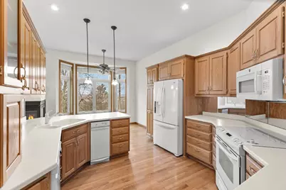 10471 Spyglass Drive, Eden Prairie, MN 55347 - Photo 17