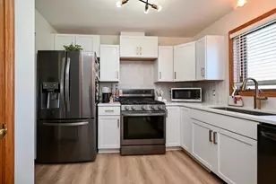 907 E 4th St, Winona, MN 55987 - Photo 7