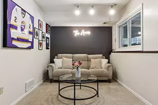 1042 Pontiac Ln, Chanhassen, MN 55317 - Photo 27