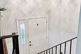 1042 Pontiac Ln, Chanhassen, MN 55317 - Photo 3