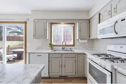 2044 Burke Avenue E, North Saint Paul, MN 55109 - Photo 23