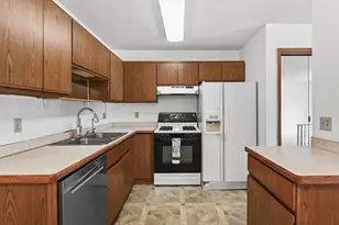 7073 17th St N, Oakdale, MN 55128 - Photo 5