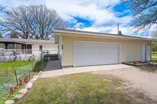 220 Birch Ave, Alexandria, MN 56308 - Photo 3
