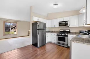 2015 Heritage Dr, Shakopee, MN 55379 - Photo 3