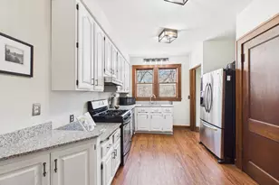 1008 Grotto St N, Saint Paul, MN 55103 - Photo 3