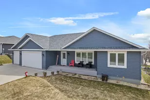 1363 Summit Dr, Winona, MN 55987 - Photo 1