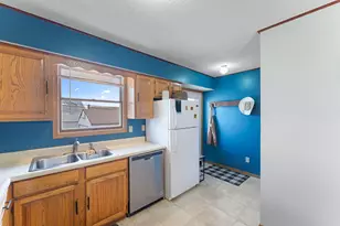 3930 Vera Cruz Ave N, Robbinsdale, MN 55422 - Photo 13