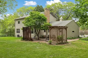 615 Narcissus Ln N, Plymouth, MN 55447 - Photo 3