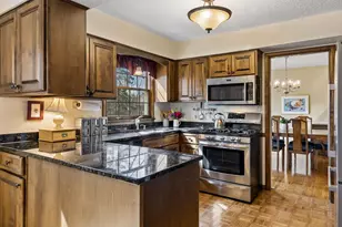615 Narcissus Ln N, Plymouth, MN 55447 - Photo 9