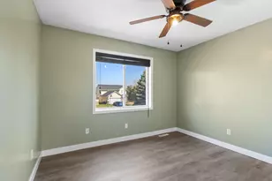 2888 Wyndam Ct, Shakopee, MN 55379 - Photo 33