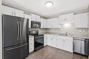 66 9th St E, Saint Paul, MN 55101 - Photo 7