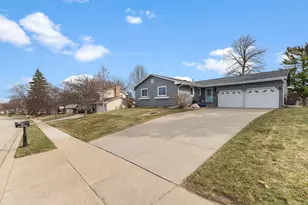 4409 W 98th St, Bloomington, MN 55437 - Photo 3