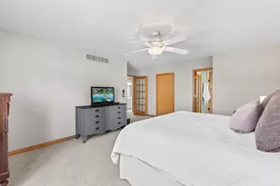 2140 Stone Creek Dr, Chanhassen, MN 55317 - Photo 23