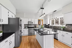 2140 Stone Creek Dr, Chanhassen, MN 55317 - Photo 5