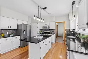 2140 Stone Creek Dr, Chanhassen, MN 55317 - Photo 3