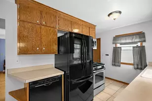 7025 47th Ave N, Crystal, MN 55428 - Photo 9