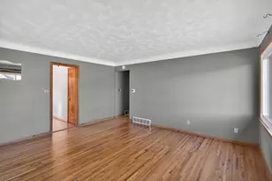 1592 Hoyt Ave E, Saint Paul, MN 55106 - Photo 5