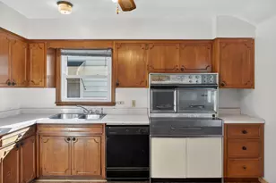 1592 Hoyt Ave E, Saint Paul, MN 55106 - Photo 7