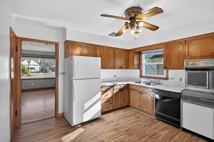 1592 Hoyt Ave E, Saint Paul, MN 55106 - Photo 9