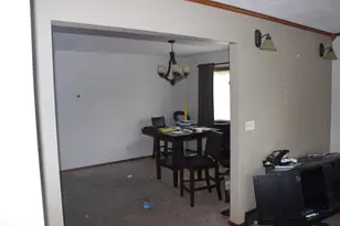 1109 S Moore St, Blue Earth, MN 56013 - Photo 11