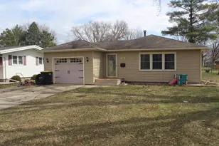 1109 S Moore St, Blue Earth, MN 56013 - Photo 1