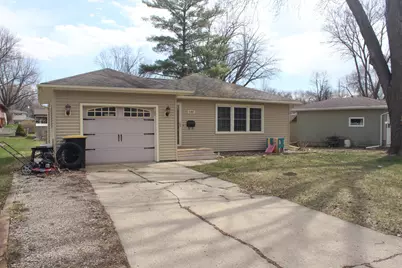 1109 S Moore Street, Blue Earth, MN 56013 - Photo 3