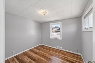 1701 Rose Ave E, Saint Paul, MN 55106 - Photo 13