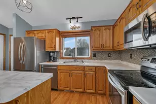 605 Hickory Dr, Saint Joseph, MN 56374 - Photo 5