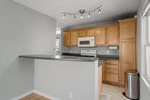 2043 Montreal Ave, Saint Paul, MN 55116 - Photo 11