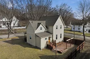 921 11th St E, Menomonie, WI 54751 - Photo 3