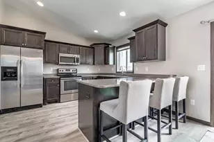 1557 Johnson Dr S, Moorhead, MN 56560 - Photo 7